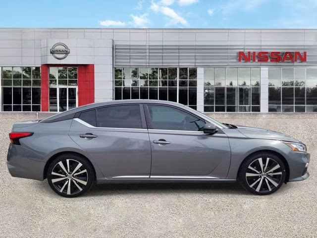 2021 Gun Metallic Nissan Altima 2.0 SR FWD Sedan