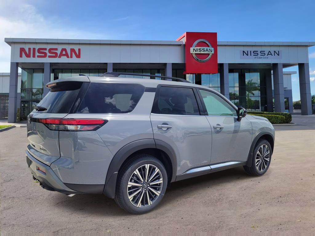 2026 Boulder Gray Pearl Nissan Pathfinder Platinum FWD SUV