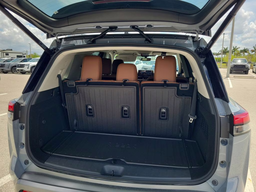 2026 Boulder Gray Pearl Nissan Pathfinder Platinum FWD SUV