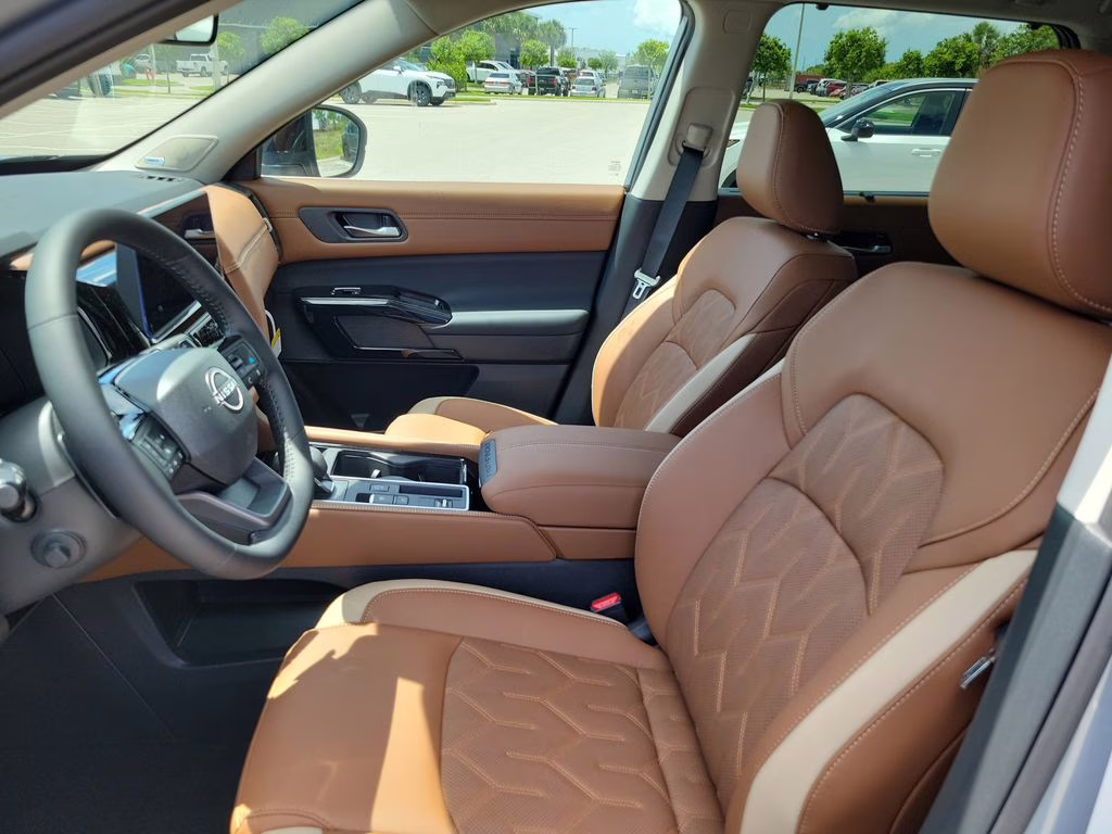 2026 Boulder Gray Pearl Nissan Pathfinder Platinum FWD SUV
