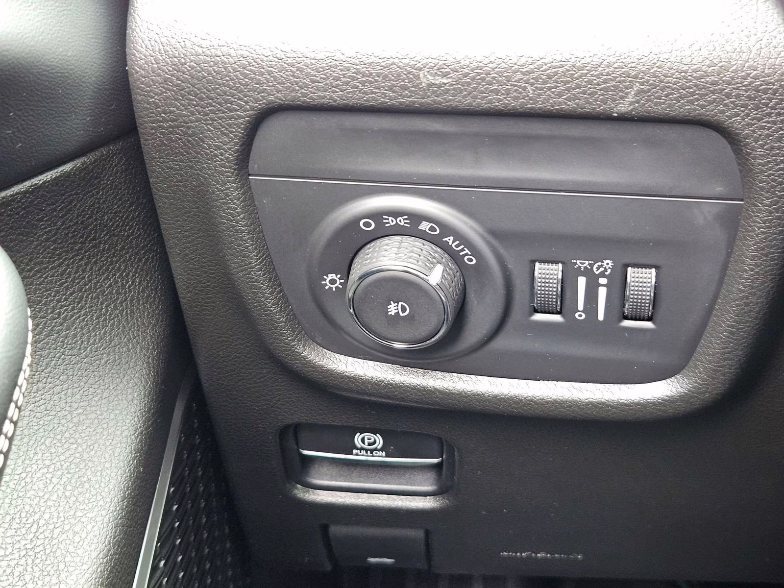 2021 Bright White Clearcoat Jeep Grand Cherokee L Limited 4X4 SUV