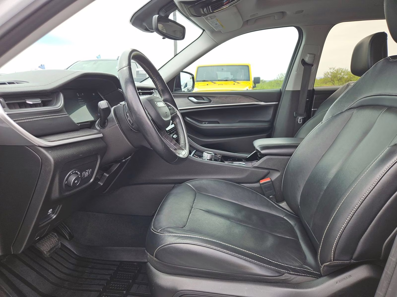 2021 Bright White Clearcoat Jeep Grand Cherokee L Limited 4X4 SUV