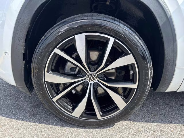 2024 Opal White Volkswagen Atlas 2.0T SEL Premium R-Line AWD SUV