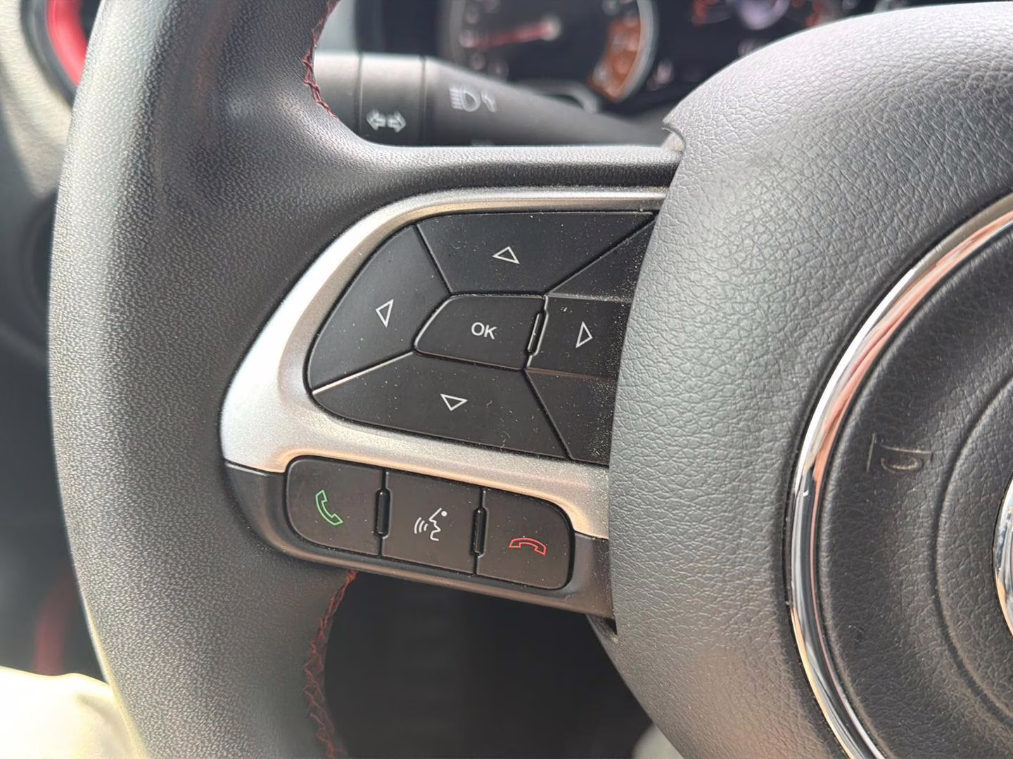 2023 Solar Yellow Clearcoat Jeep Renegade Trailhawk 4X4 SUV