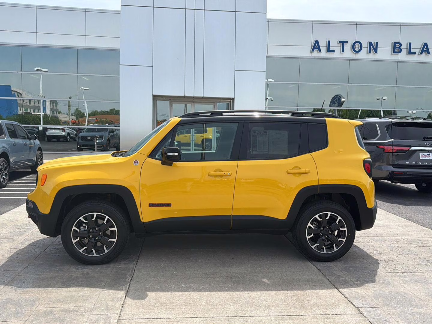 2023 Solar Yellow Clearcoat Jeep Renegade Trailhawk 4X4 SUV