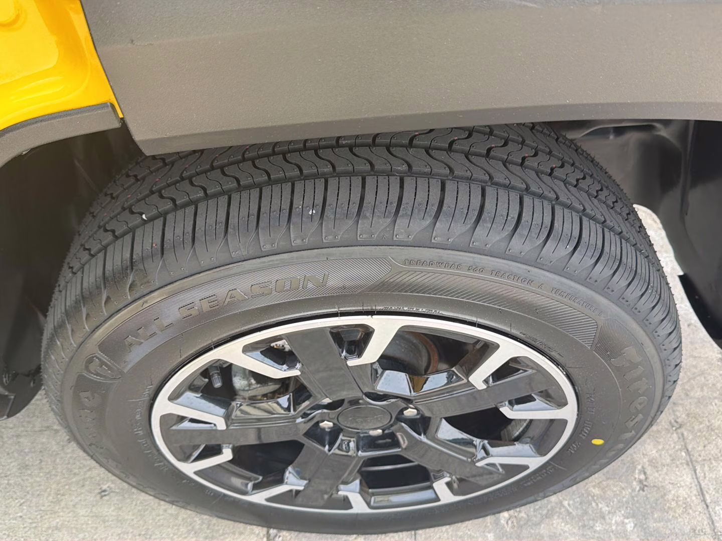 2023 Solar Yellow Clearcoat Jeep Renegade Trailhawk 4X4 SUV