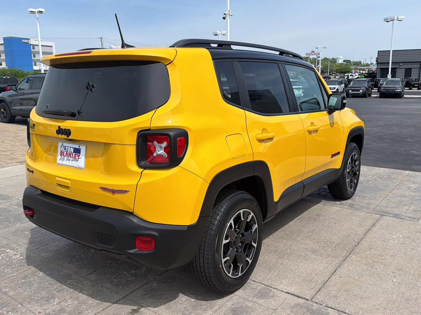 2023 Solar Yellow Clearcoat Jeep Renegade Trailhawk 4X4 SUV