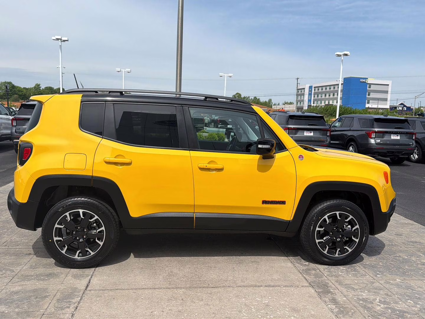 2023 Solar Yellow Clearcoat Jeep Renegade Trailhawk 4X4 SUV