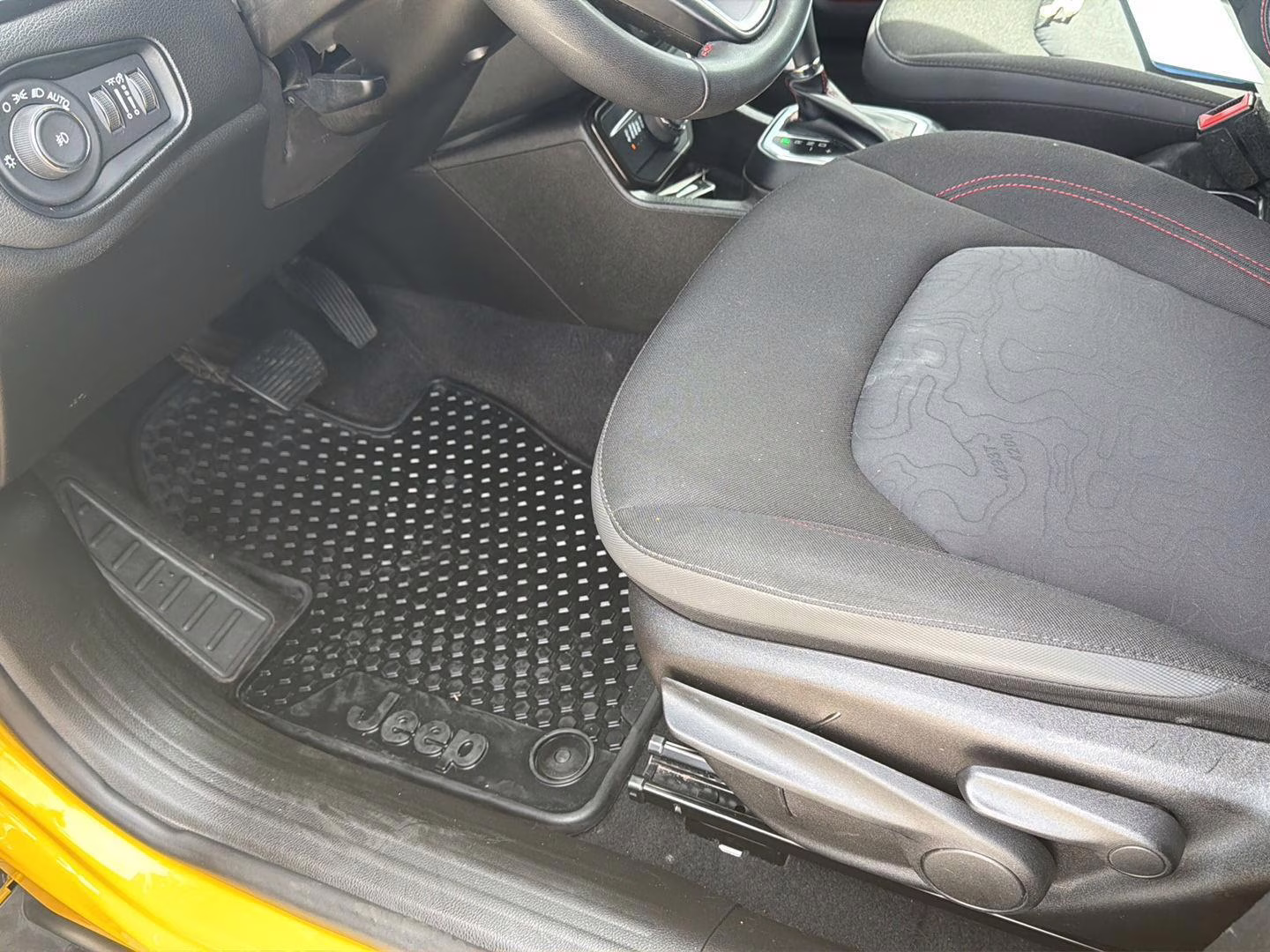 2023 Solar Yellow Clearcoat Jeep Renegade Trailhawk 4X4 SUV