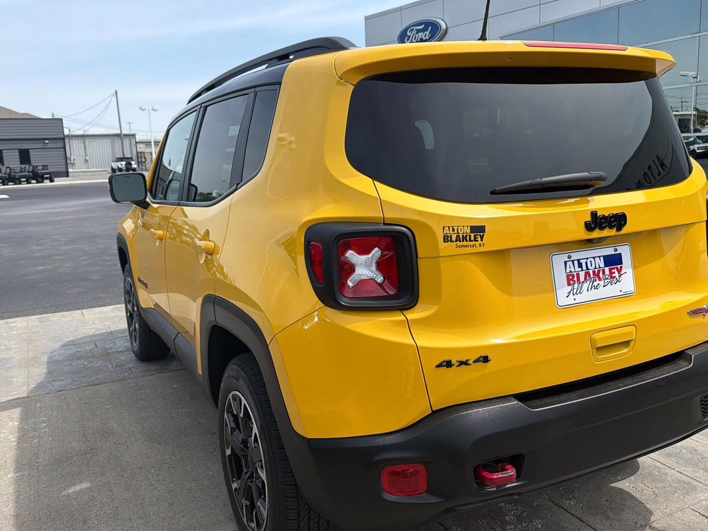 2023 Solar Yellow Clearcoat Jeep Renegade Trailhawk 4X4 SUV