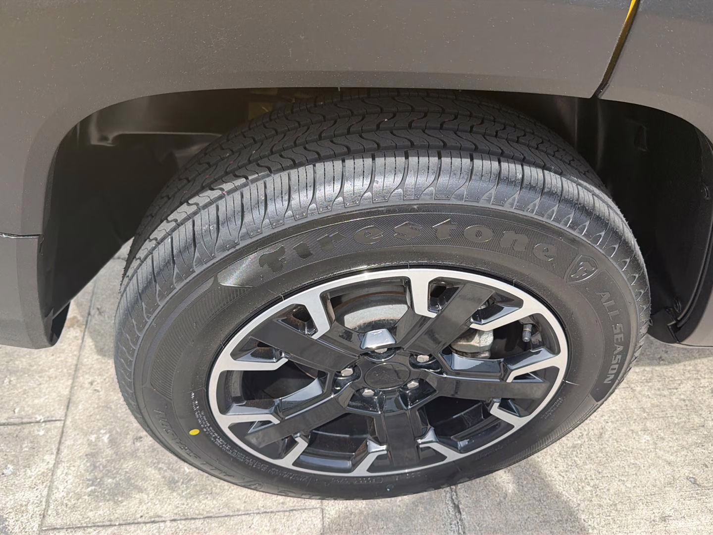 2023 Solar Yellow Clearcoat Jeep Renegade Trailhawk 4X4 SUV