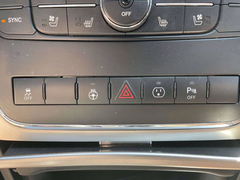 2013 Brilliant Black Crystal Pearlcoat Jeep Grand Cherokee Overland 4X4 SUV