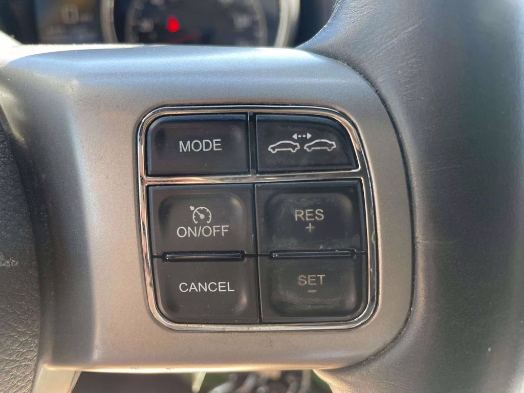 2013 Brilliant Black Crystal Pearlcoat Jeep Grand Cherokee Overland 4X4 SUV