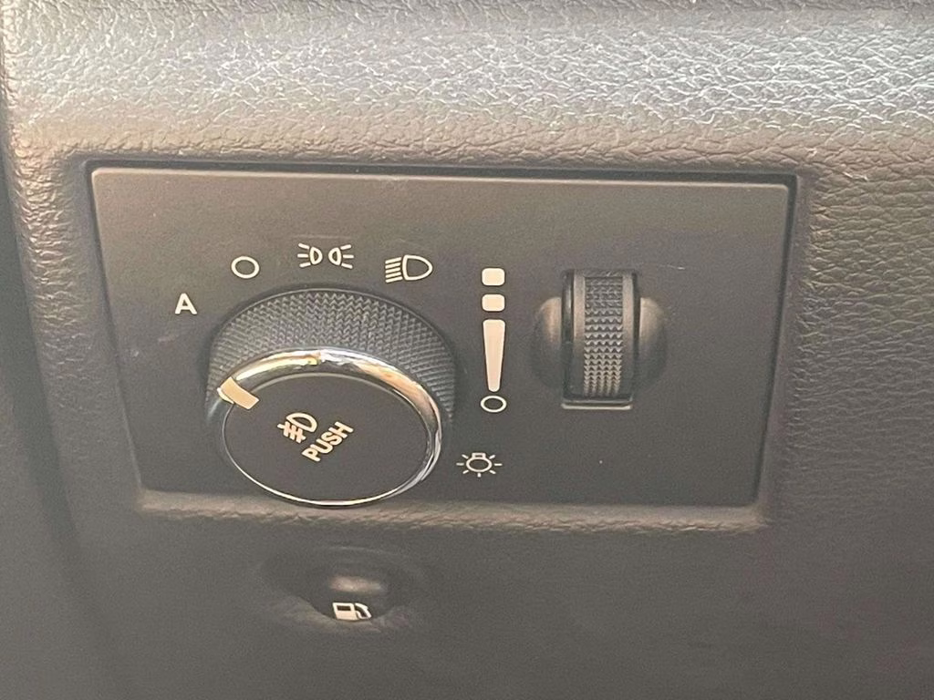 2013 Brilliant Black Crystal Pearlcoat Jeep Grand Cherokee Overland 4X4 SUV