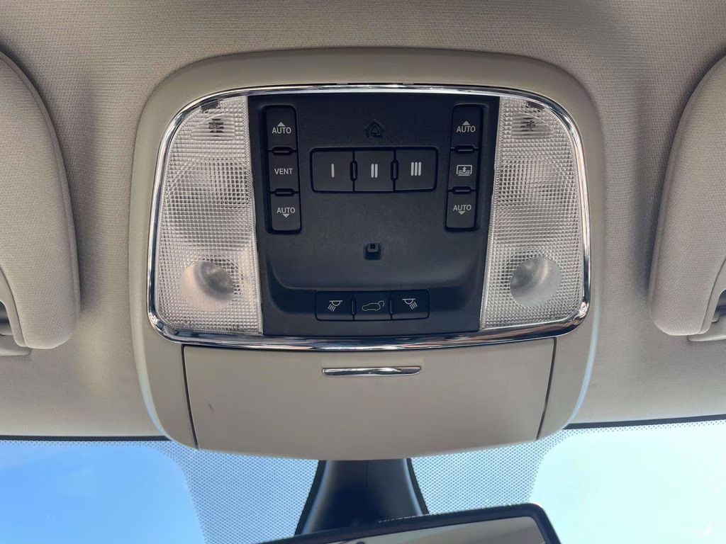 2013 Brilliant Black Crystal Pearlcoat Jeep Grand Cherokee Overland 4X4 SUV