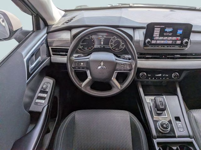 2022 White Diamond Mitsubishi Outlander ES FWD SUV