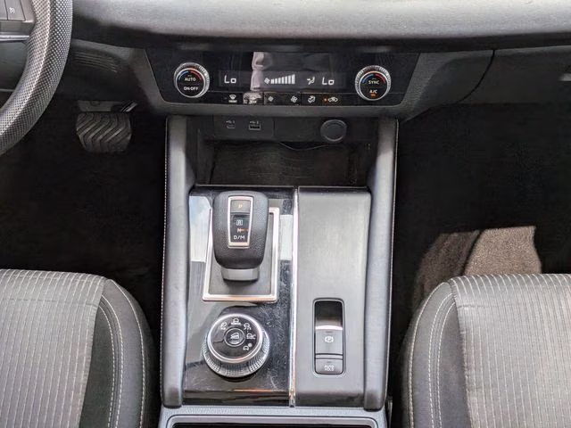 2022 White Diamond Mitsubishi Outlander ES FWD SUV
