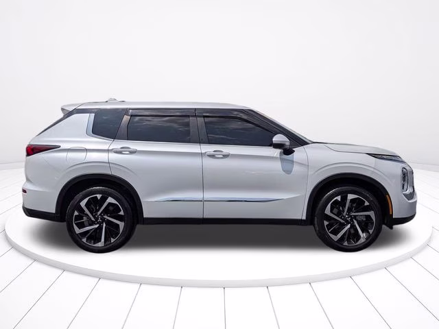 2022 White Diamond Mitsubishi Outlander ES FWD SUV