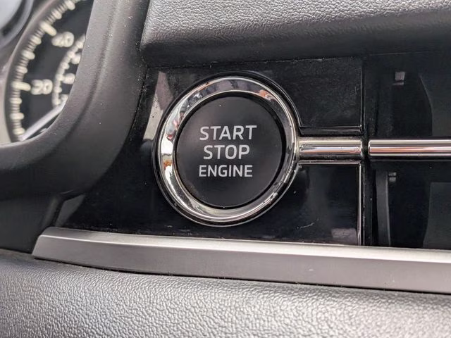 2022 White Diamond Mitsubishi Outlander ES FWD SUV