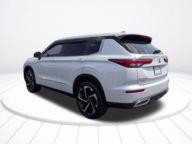 2022 White Diamond Mitsubishi Outlander ES FWD SUV