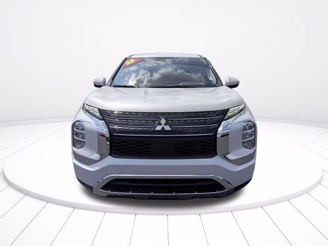 2022 White Diamond Mitsubishi Outlander ES FWD SUV