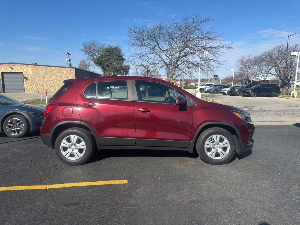 Used 2017 Chevrolet Trax LS with VIN 3GNCJKSBXHL184292 for sale in Kansas City