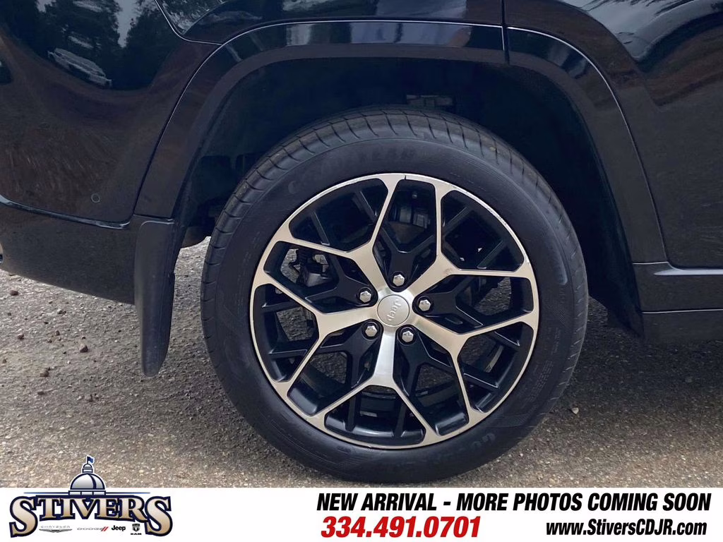 2023 Diamond Black Crystal Pearlcoat Jeep Grand Cherokee Summit Reserve 4X4 SUV