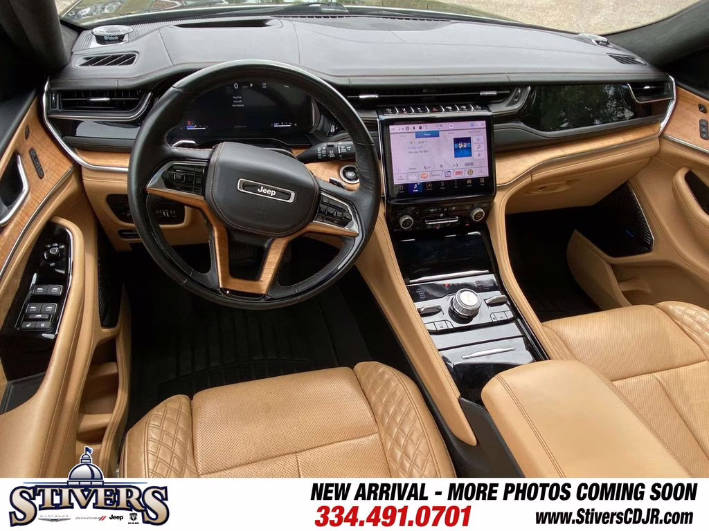 2023 Diamond Black Crystal Pearlcoat Jeep Grand Cherokee Summit Reserve 4X4 SUV