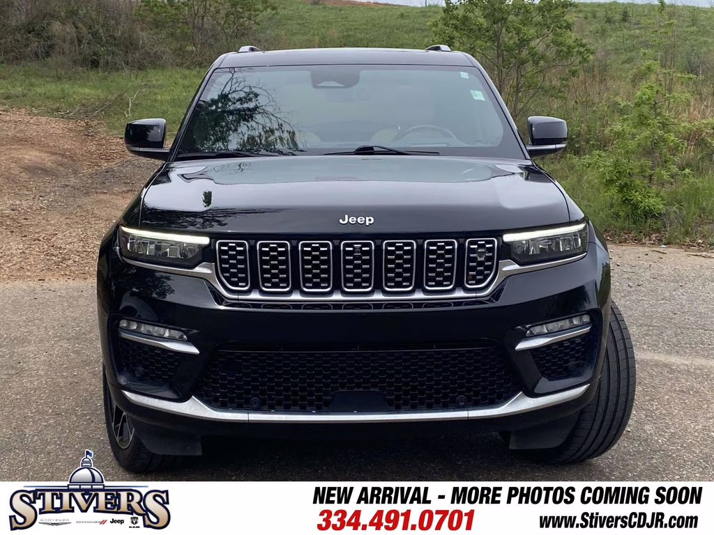 2023 Diamond Black Crystal Pearlcoat Jeep Grand Cherokee Summit Reserve 4X4 SUV
