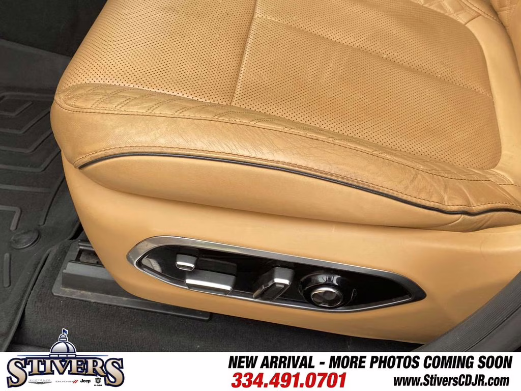 2023 Diamond Black Crystal Pearlcoat Jeep Grand Cherokee Summit Reserve 4X4 SUV