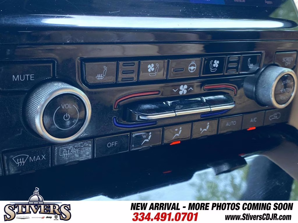 2023 Diamond Black Crystal Pearlcoat Jeep Grand Cherokee Summit Reserve 4X4 SUV