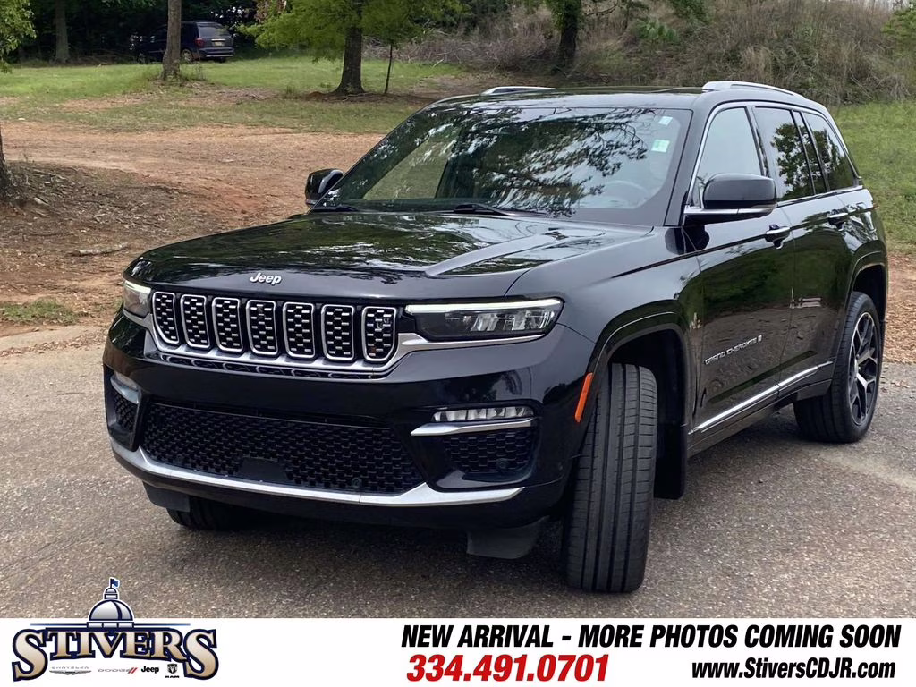 2023 Diamond Black Crystal Pearlcoat Jeep Grand Cherokee Summit Reserve 4X4 SUV