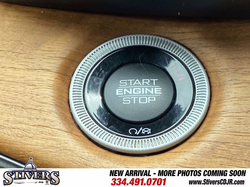 2023 Diamond Black Crystal Pearlcoat Jeep Grand Cherokee Summit Reserve 4X4 SUV