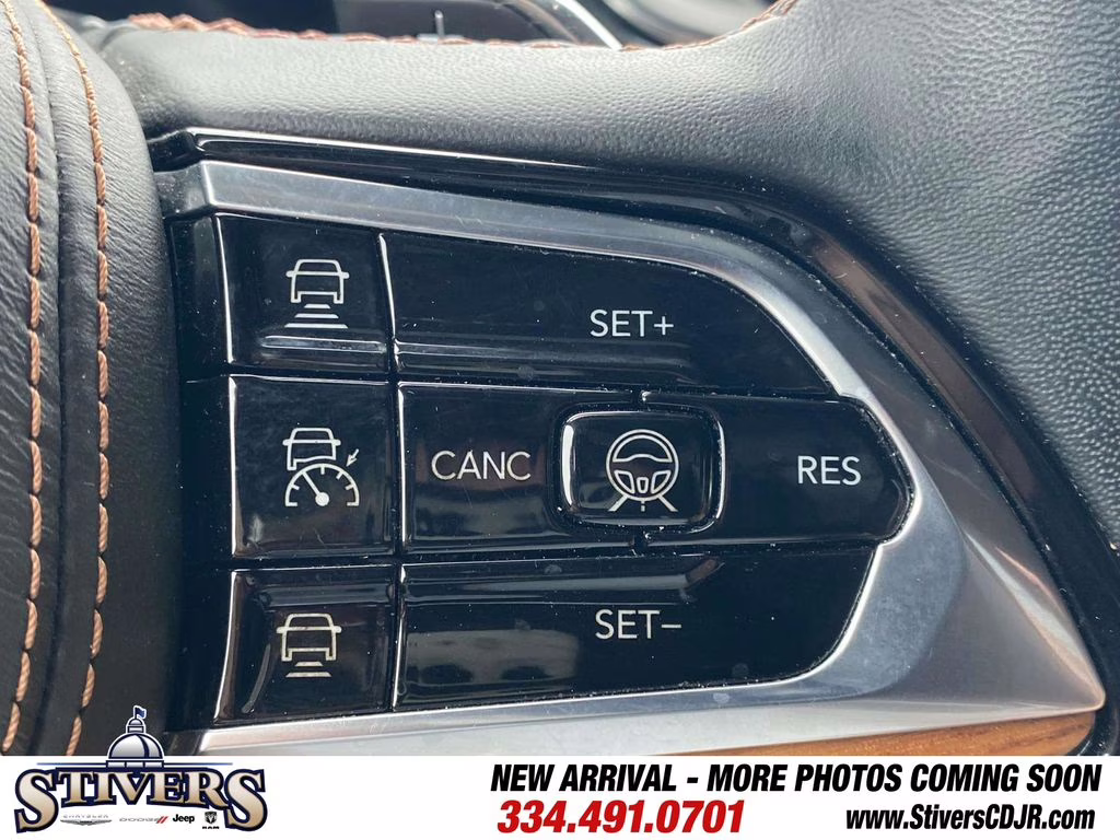 2023 Diamond Black Crystal Pearlcoat Jeep Grand Cherokee Summit Reserve 4X4 SUV