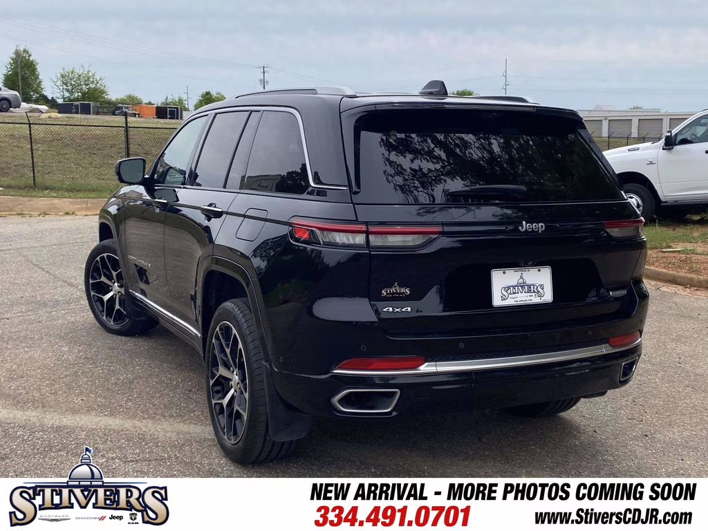 2023 Diamond Black Crystal Pearlcoat Jeep Grand Cherokee Summit Reserve 4X4 SUV
