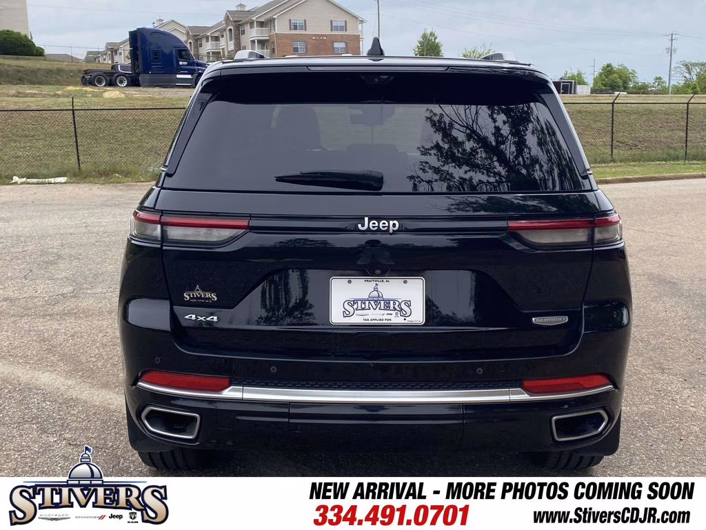 2023 Diamond Black Crystal Pearlcoat Jeep Grand Cherokee Summit Reserve 4X4 SUV