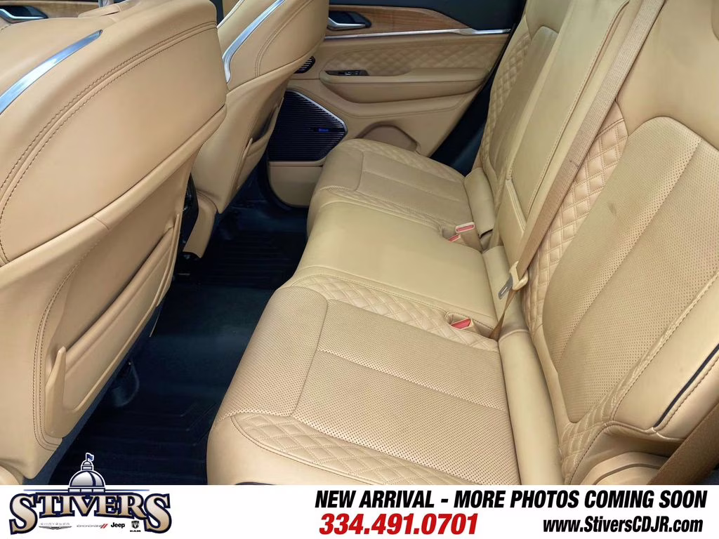 2023 Diamond Black Crystal Pearlcoat Jeep Grand Cherokee Summit Reserve 4X4 SUV