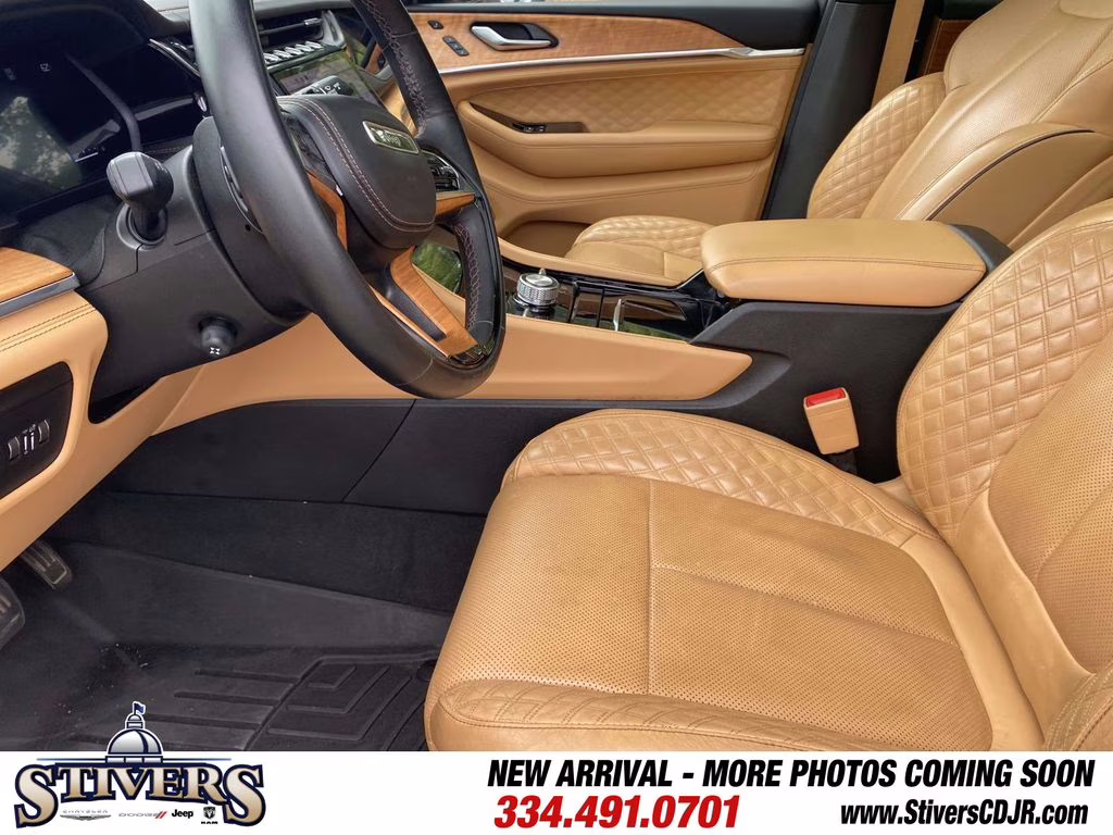 2023 Diamond Black Crystal Pearlcoat Jeep Grand Cherokee Summit Reserve 4X4 SUV