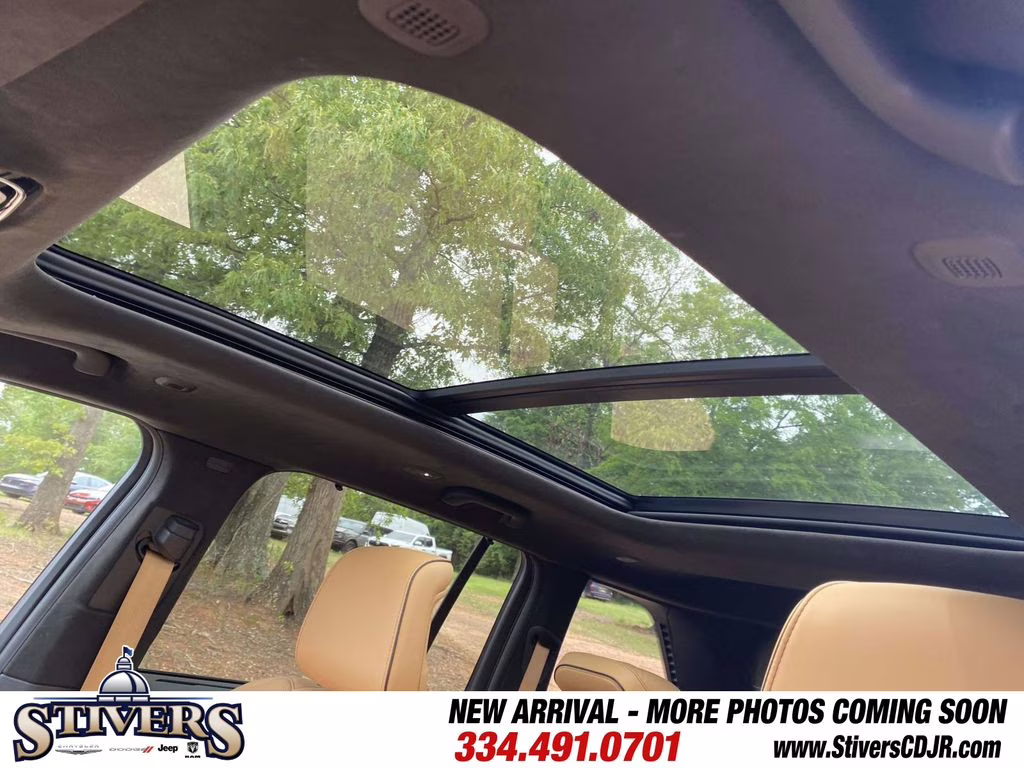 2023 Diamond Black Crystal Pearlcoat Jeep Grand Cherokee Summit Reserve 4X4 SUV