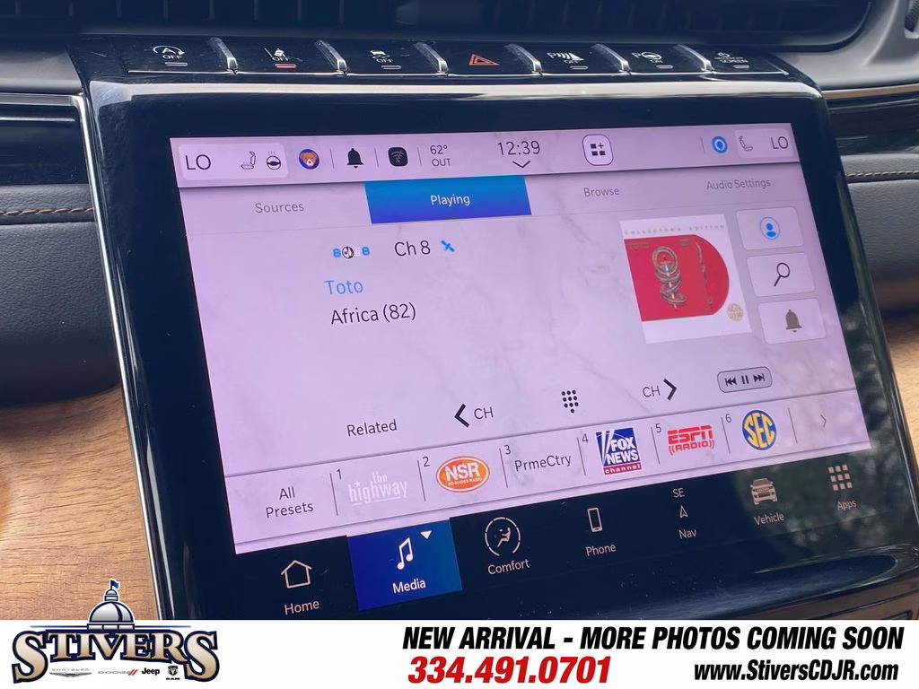 2023 Diamond Black Crystal Pearlcoat Jeep Grand Cherokee Summit Reserve 4X4 SUV