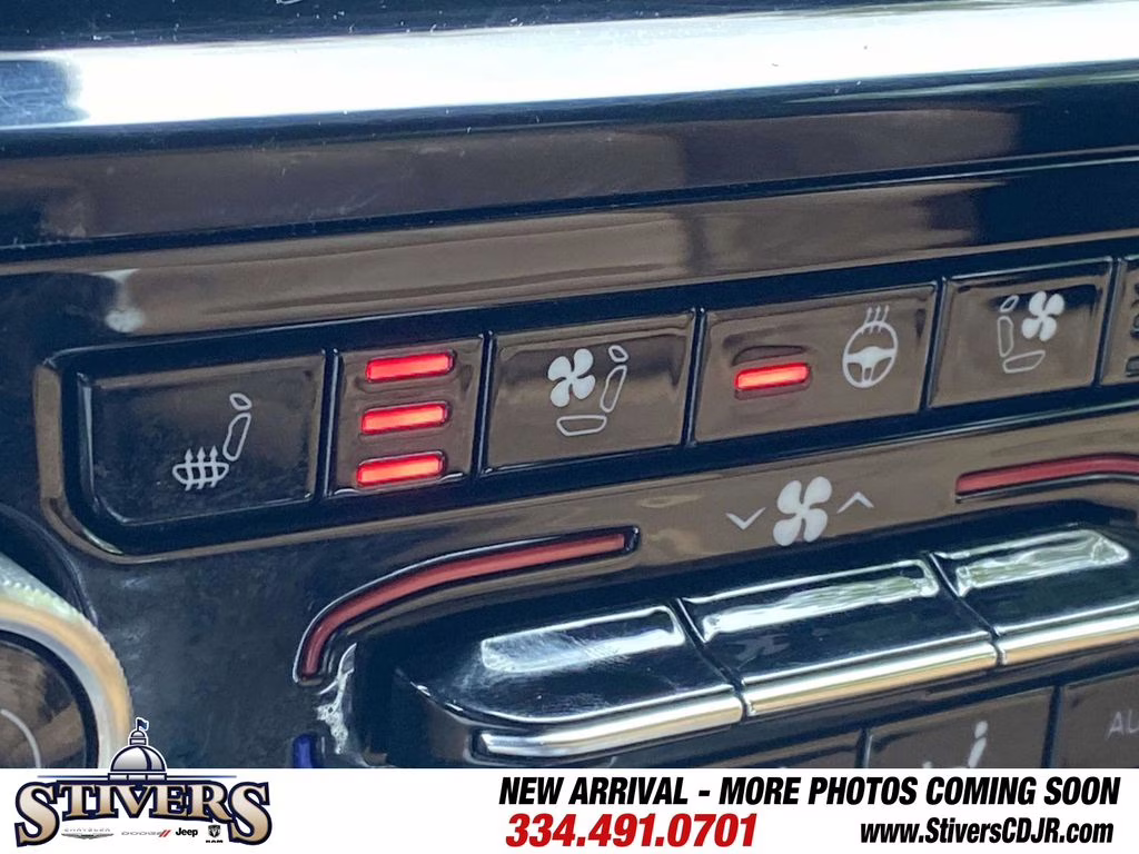 2023 Diamond Black Crystal Pearlcoat Jeep Grand Cherokee Summit Reserve 4X4 SUV