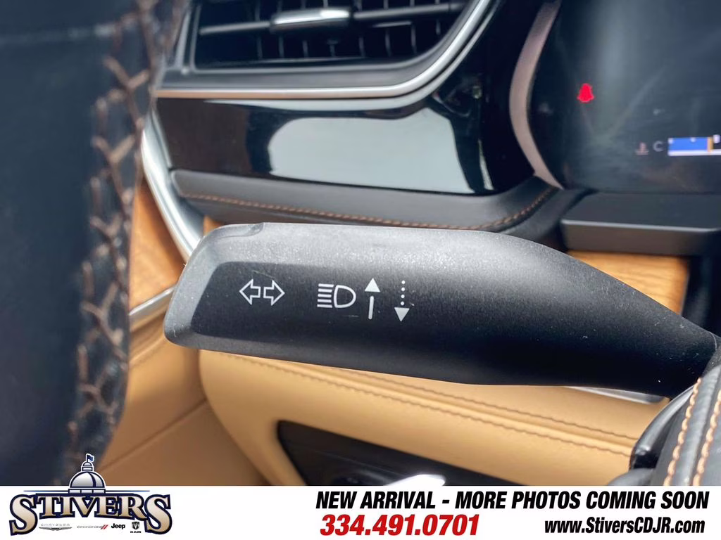 2023 Diamond Black Crystal Pearlcoat Jeep Grand Cherokee Summit Reserve 4X4 SUV