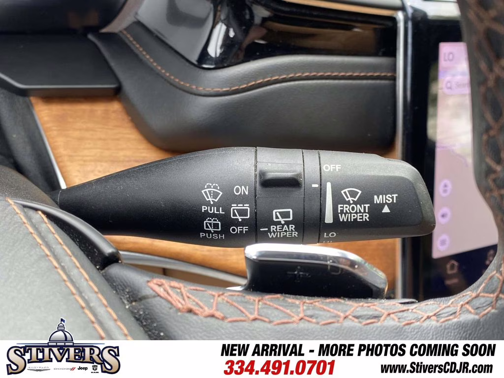 2023 Diamond Black Crystal Pearlcoat Jeep Grand Cherokee Summit Reserve 4X4 SUV