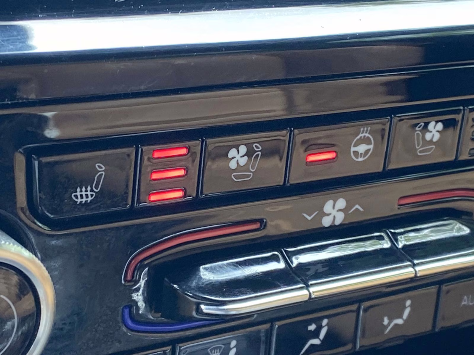 2023 Diamond Black Crystal Pearlcoat Jeep Grand Cherokee Summit Reserve 4X4 SUV