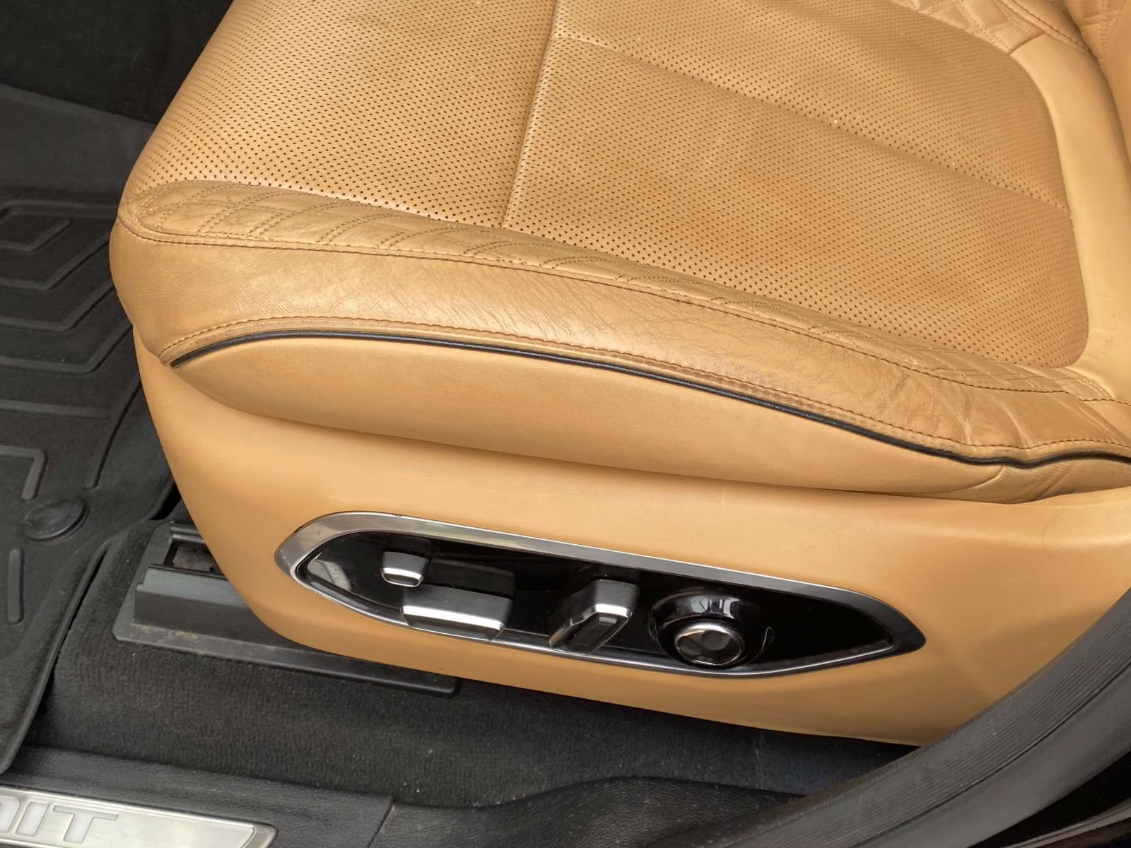 2023 Diamond Black Crystal Pearlcoat Jeep Grand Cherokee Summit Reserve 4X4 SUV