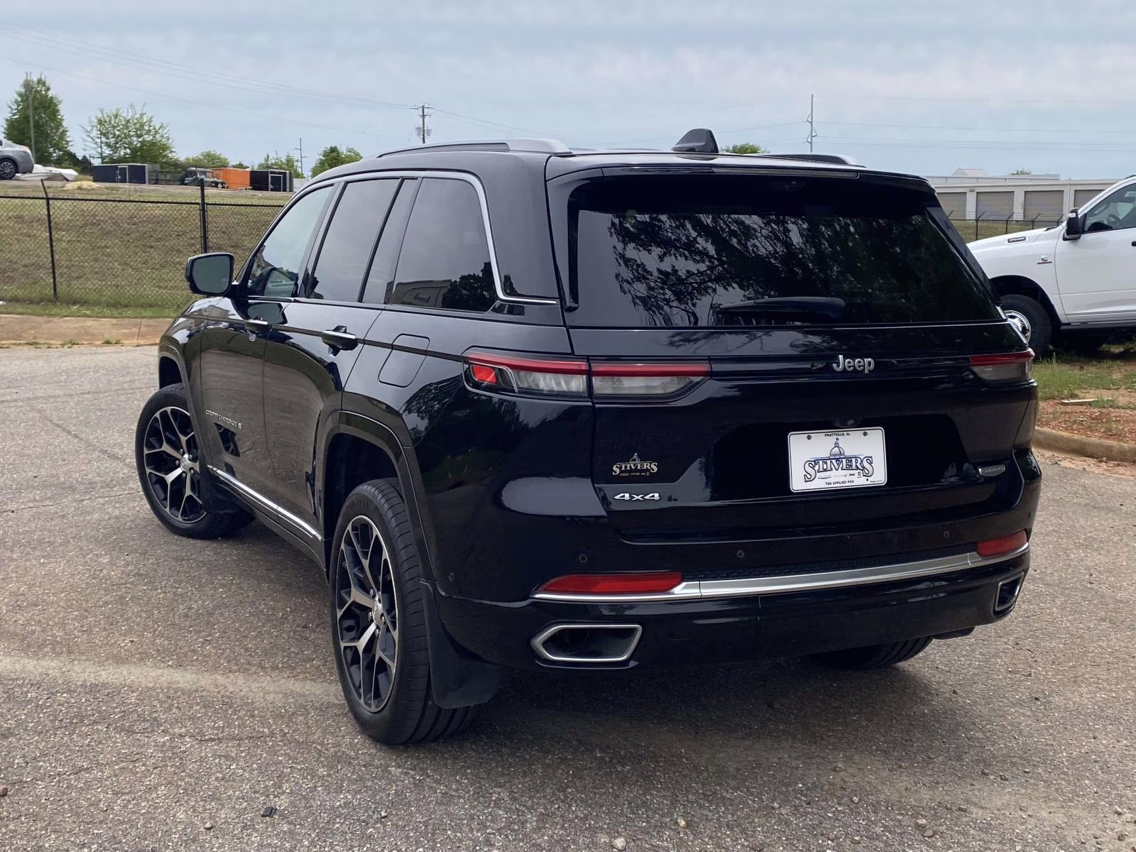 2023 Diamond Black Crystal Pearlcoat Jeep Grand Cherokee Summit Reserve 4X4 SUV