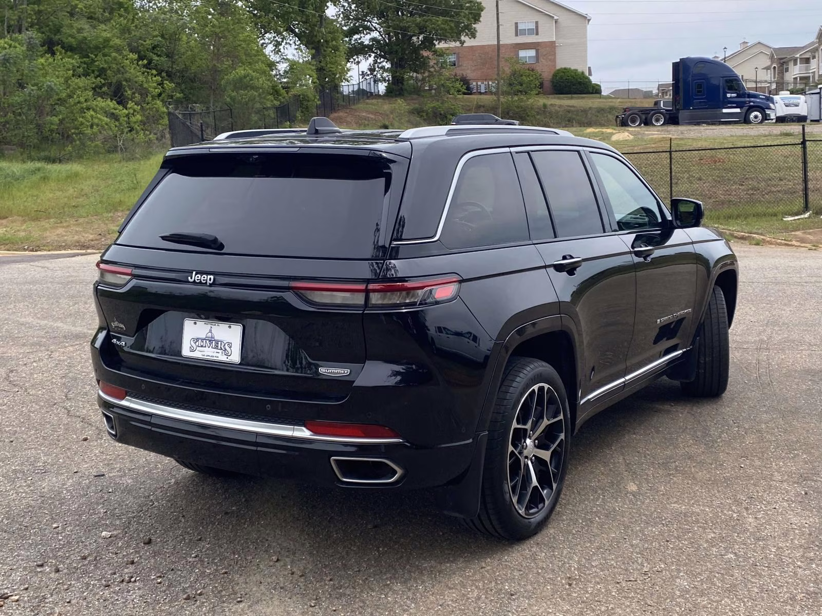 2023 Diamond Black Crystal Pearlcoat Jeep Grand Cherokee Summit Reserve 4X4 SUV