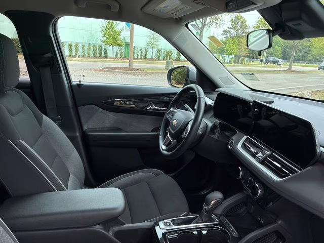 2024 Sterling Gray Metallic Chevrolet Trailblazer LT FWD SUV