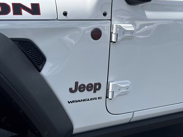 2025 Bright White Clearcoat Jeep Wrangler Rubicon 4X4 Convertible