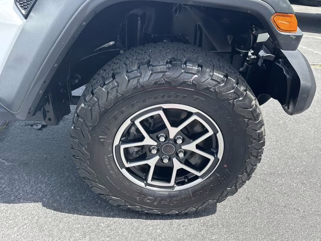 2025 Bright White Clearcoat Jeep Wrangler Rubicon 4X4 Convertible